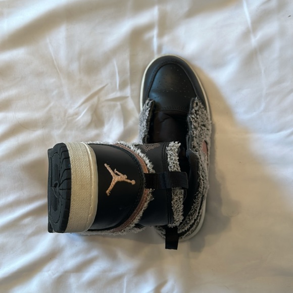 Youth Size 1.5 Nike Jordan 1 High Lace Up Black Gray Pink ๐๐ - Picture 5 of 6